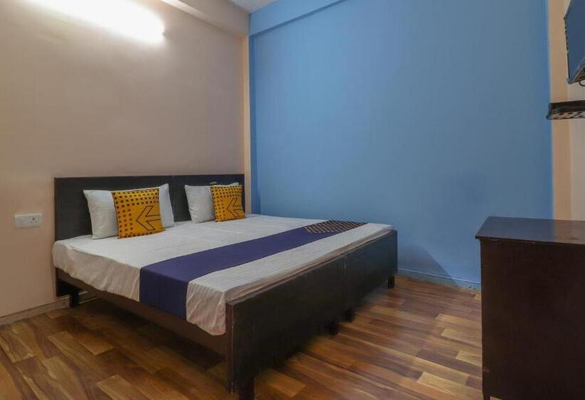 חדר קלאסי לשלושה, Oyo Av Inn