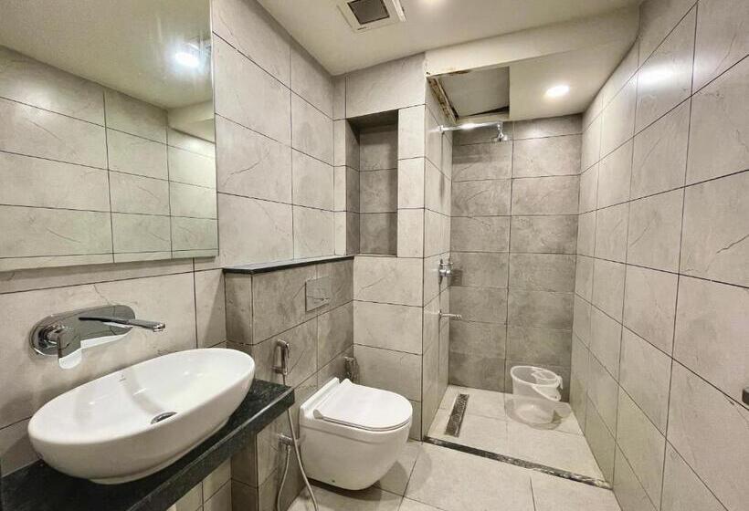 اتاق لوکس, Rockbay, Puri Swimming Pool, Near Sea Beach And Temple Fully Air Conditioned Hotel With Lift And Par