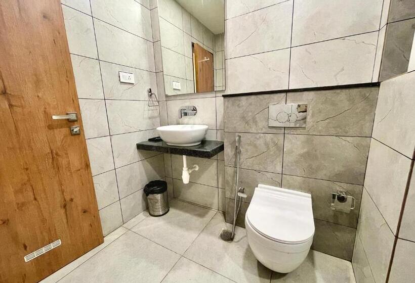 اتاق لوکس, Rockbay, Puri Swimming Pool, Near Sea Beach And Temple Fully Air Conditioned Hotel With Lift And Par