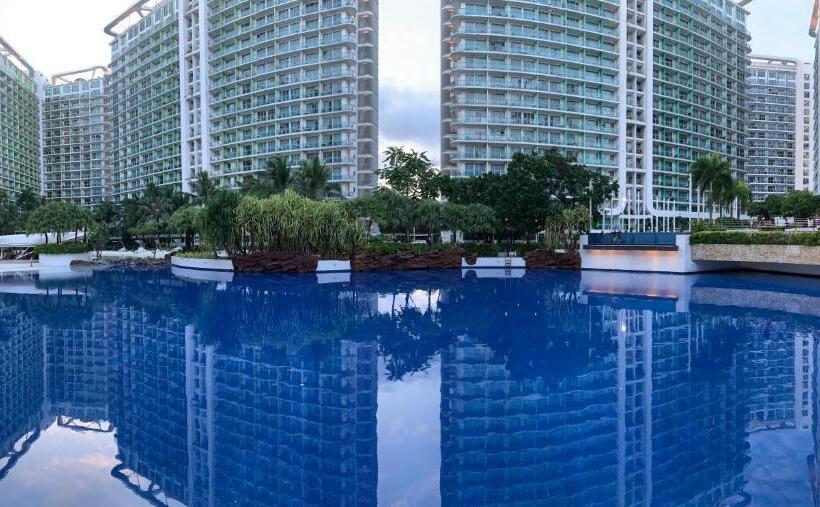 سوئیت با بالکن, Manila Homes Azure 1br Beach View