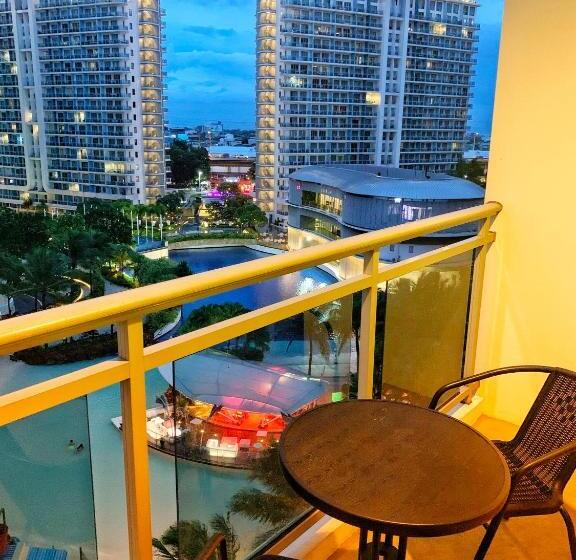 발코니가 있는 스위트, Manila Homes Azure 1br Beach View