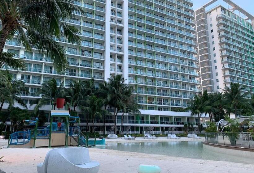 سوئیت با بالکن, Manila Homes Azure 1br Beach View