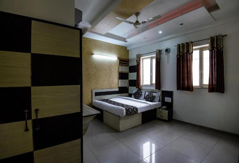 Трехместный Номер Классика, Oyo Flagship Hotel Alpine Inn