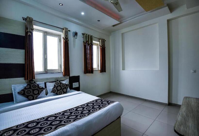 Трехместный Номер Классика, Oyo Flagship Hotel Alpine Inn