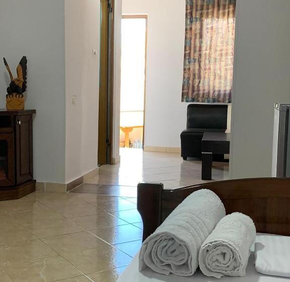 اتاق استاندارد چهار تخته, Oxhaku Guest House