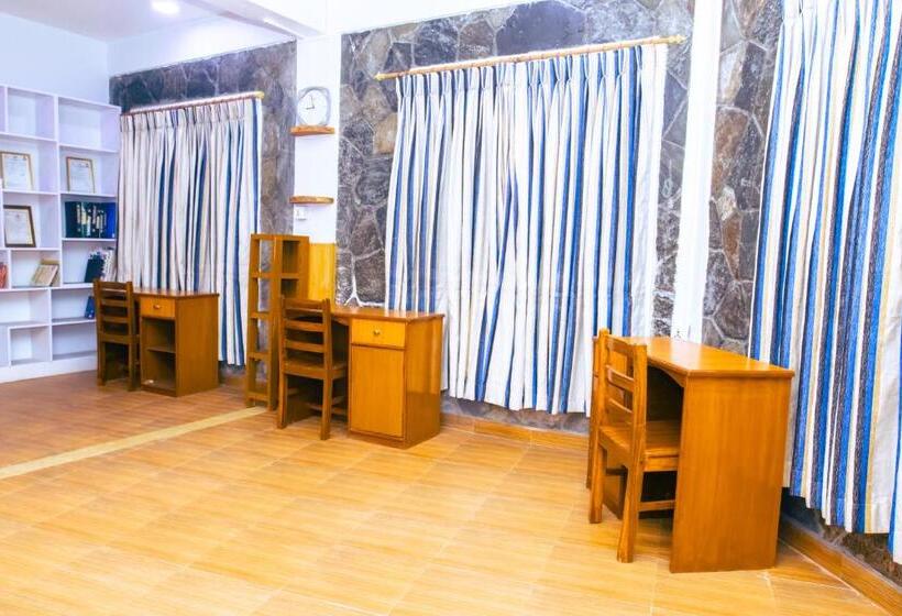 تختخواب در اتاق مشترک, Roamers Inn Hostel