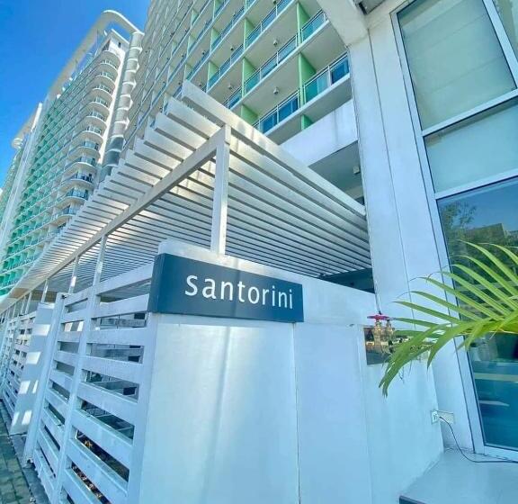 חדר משפחתי, Stayover At Azure