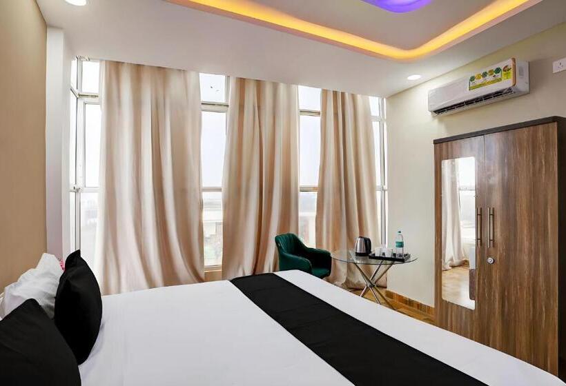 اتاق لوکس, Raisi Residency