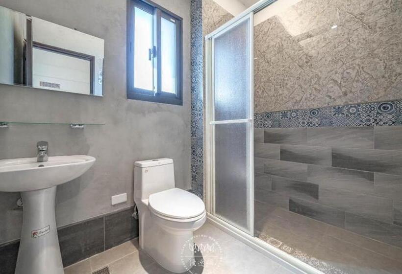اتاق استاندارد با بالکن, Namek Guesthouse