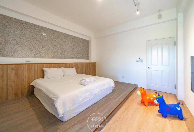 اتاق استاندارد با بالکن, Namek Guesthouse