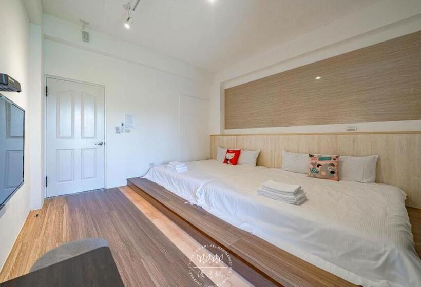 اتاق استاندارد چهارنفره با بالکن, Namek Guesthouse