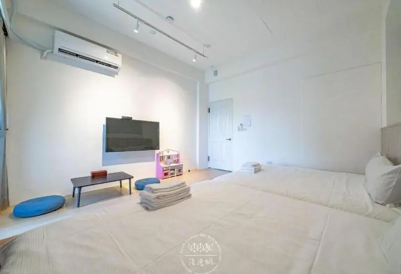 اتاق استاندارد چهارنفره با بالکن, Namek Guesthouse