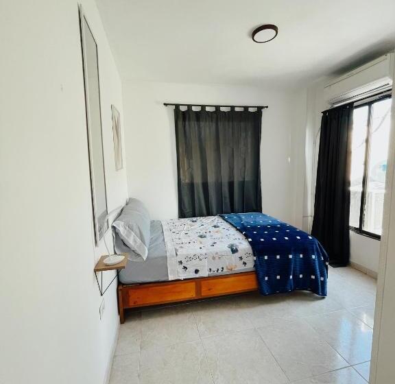 اتاق استاندارد, De La Rosa Home