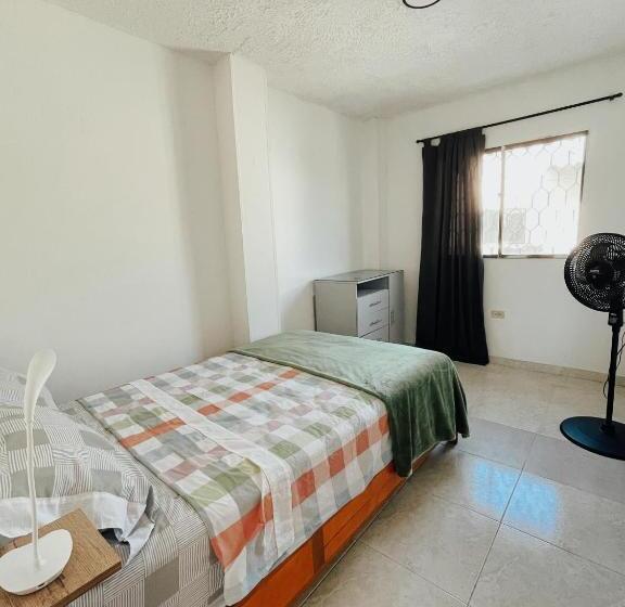 اتاق استاندارد, De La Rosa Home