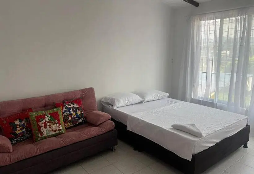 Economy Quadruple Room, Jerusalén