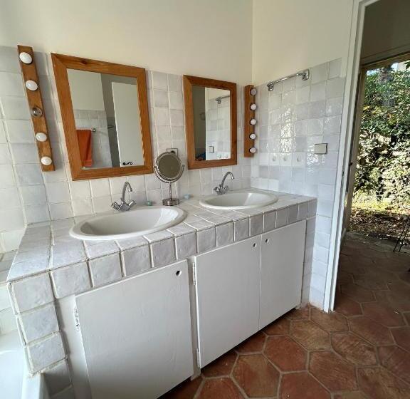 침실 2개 주택, Rama Casa