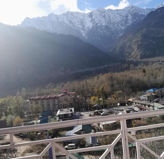 غرفة قياسية مطلة على الجبل, New Chandra Bhaga Guest House