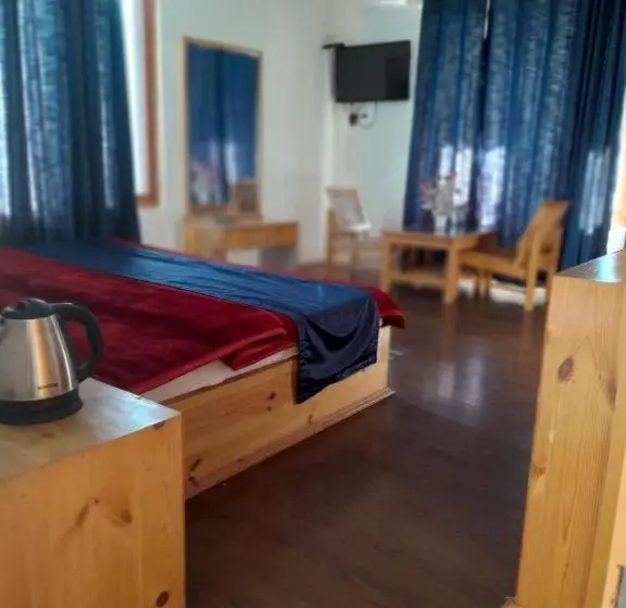 اتاق استاندارد با چشم‌انداز کوهستان, New Chandra Bhaga Guest House