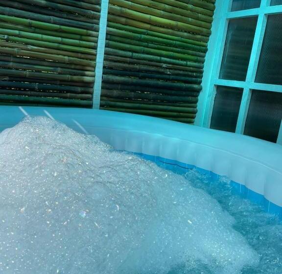 חדר דלוקס עם מרפסת, Villas Del Rio Glamping