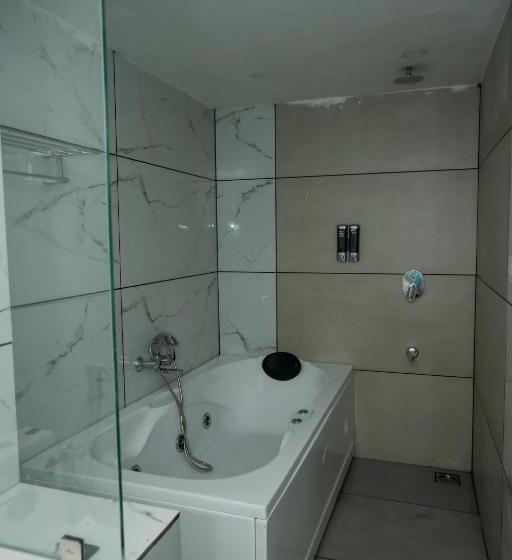 バルコニー付スイート, Oxyrich