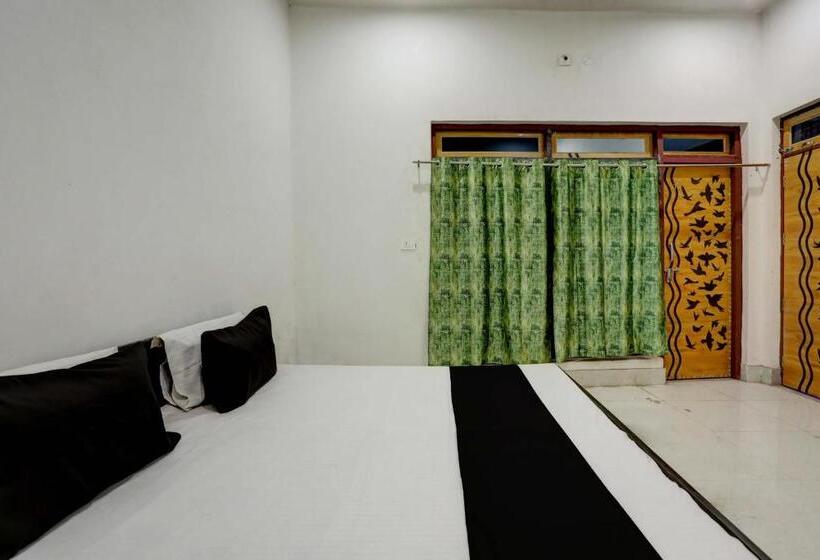 Triple Classic Room, Oyo Royal Guest House
