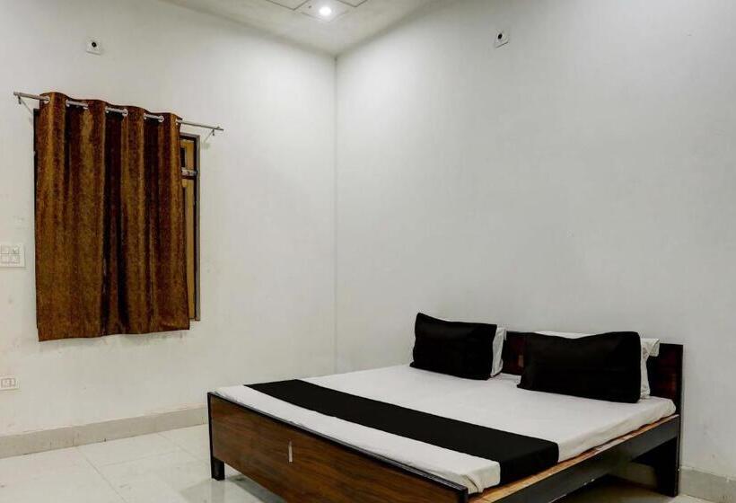 Triple Classic Room, Oyo Royal Guest House