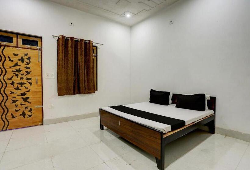 Triple Classic Room, Oyo Royal Guest House