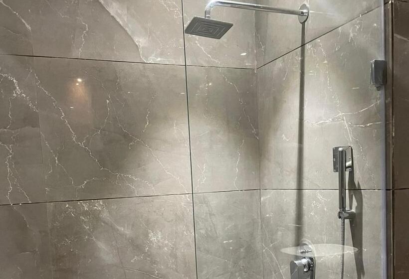 Номер Deluxe Кровать Кинг, Three Seasons