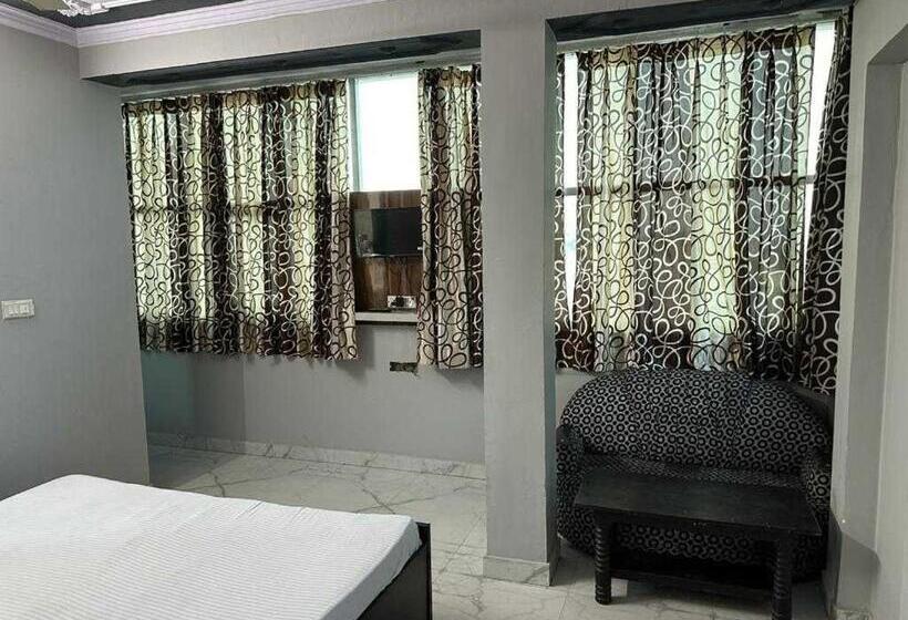 غرفة كلاسيكية ثلاثية, Oyo Hotel Raj Mahal