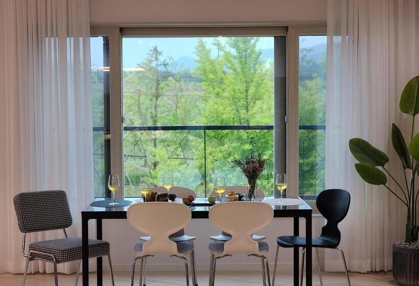 스탠다드 트리플 룸, 경산호수뷰 미드센추리&워케이션 3베드