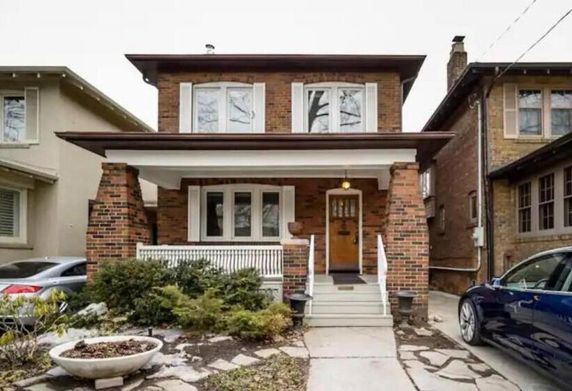 اتاق لوکس, Double Bedroom On Up Or 3 Bedrooms In Basement Near Eglinton Subway Station
