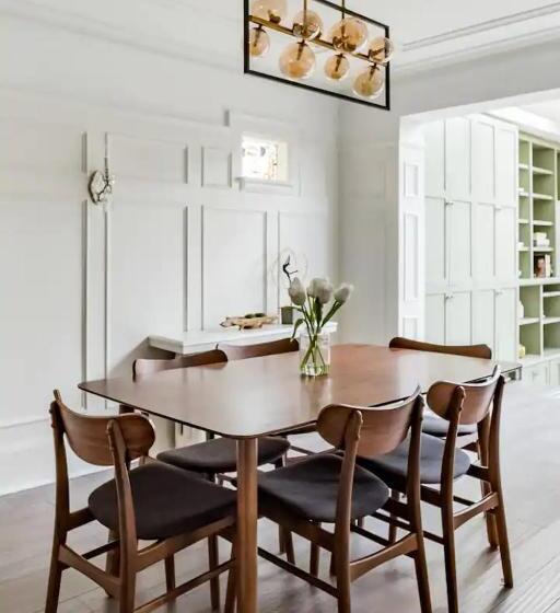 اتاق استاندارد, Double Bedroom On Up Or 3 Bedrooms In Basement Near Eglinton Subway Station