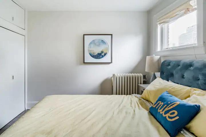 اتاق استاندارد, Double Bedroom On Up Or 3 Bedrooms In Basement Near Eglinton Subway Station