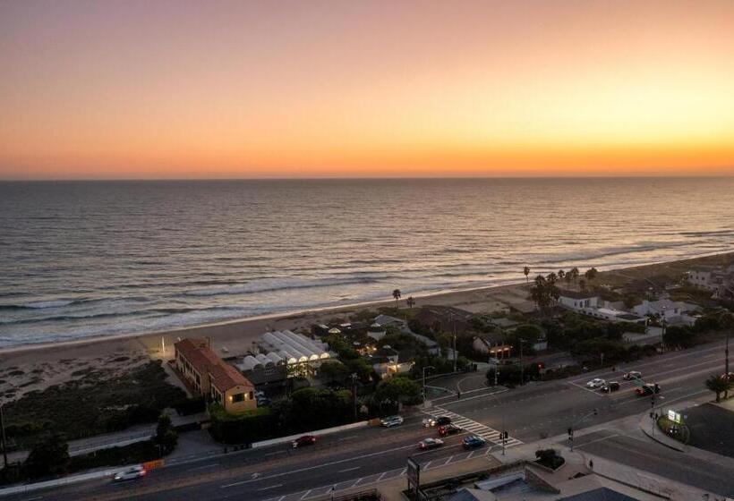 شقة غرفة واحدة, Malibu Dunes By Fieldtrip Expansive Hamptons Style Estate W Private Beach Backyard