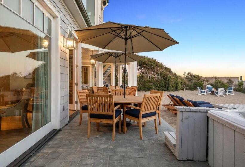 شقة غرفة واحدة, Malibu Dunes By Fieldtrip Expansive Hamptons Style Estate W Private Beach Backyard