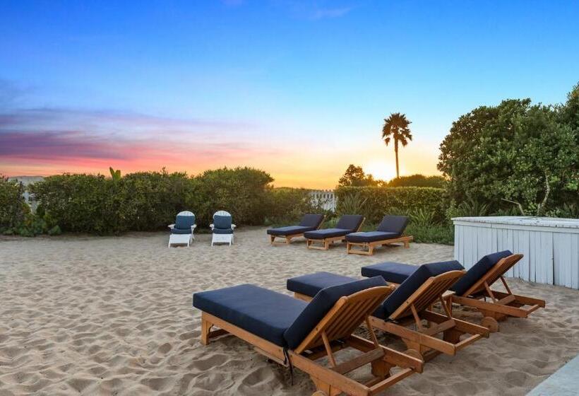 شقة غرفة واحدة, Malibu Dunes By Fieldtrip Expansive Hamptons Style Estate W Private Beach Backyard