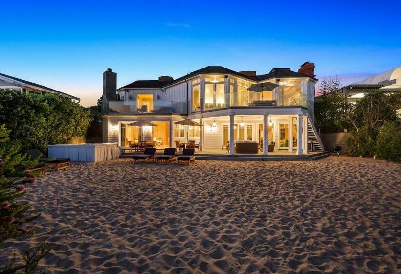 شقة غرفة واحدة, Malibu Dunes By Fieldtrip Expansive Hamptons Style Estate W Private Beach Backyard