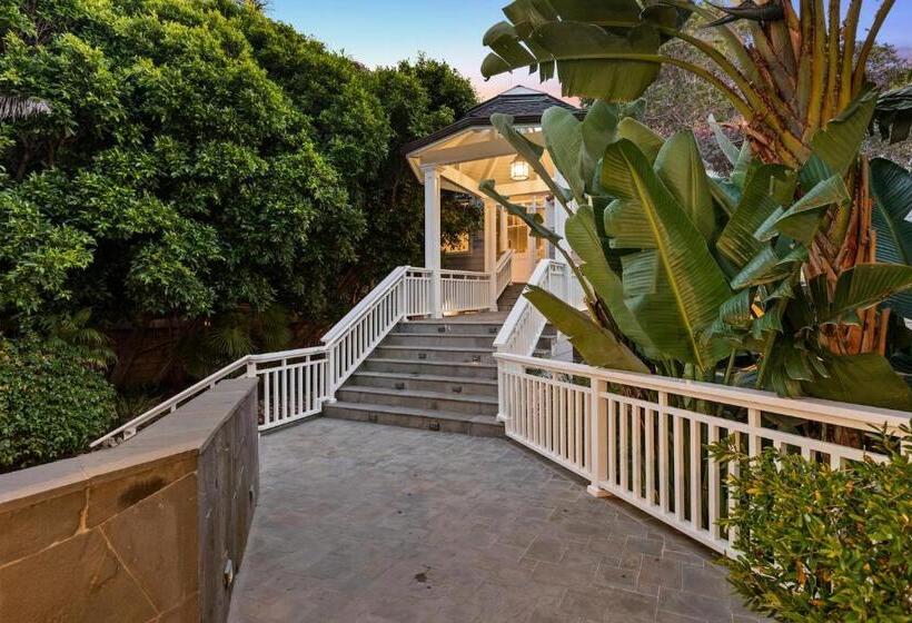 شقة غرفة واحدة, Malibu Dunes By Fieldtrip Expansive Hamptons Style Estate W Private Beach Backyard