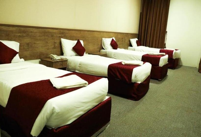 غرفة قياسية رباعية, فندق رتاج الحياة