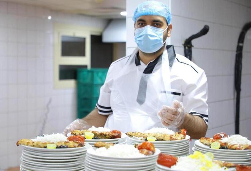 غرفة قياسية رباعية, فندق رتاج الحياة