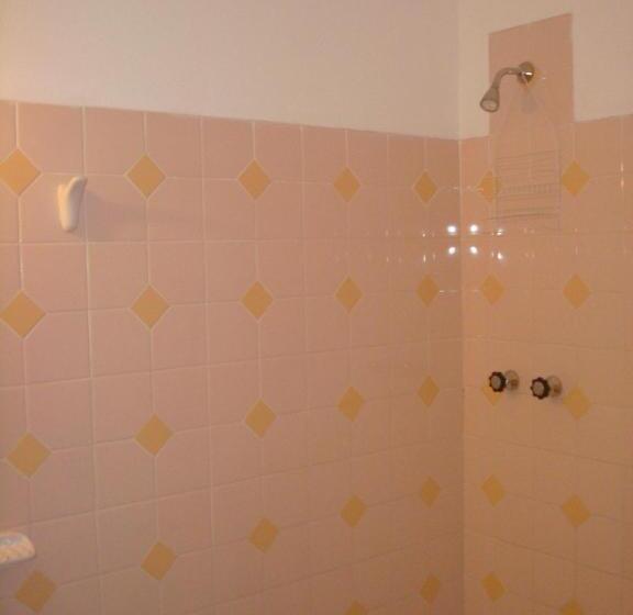 غرفة قياسية ثلاثية, El Limon