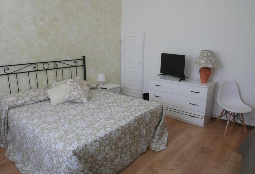 غرفة قياسية ثلاثية, Il Giardino Della Quercia