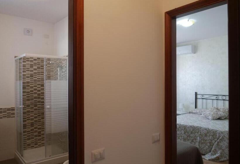 غرفة قياسية ثلاثية, Il Giardino Della Quercia