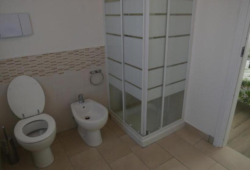 غرفة قياسية ثلاثية, Il Giardino Della Quercia