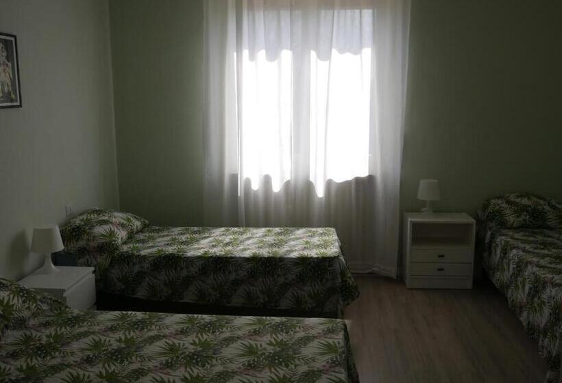 غرفة قياسية ثلاثية, Il Giardino Della Quercia