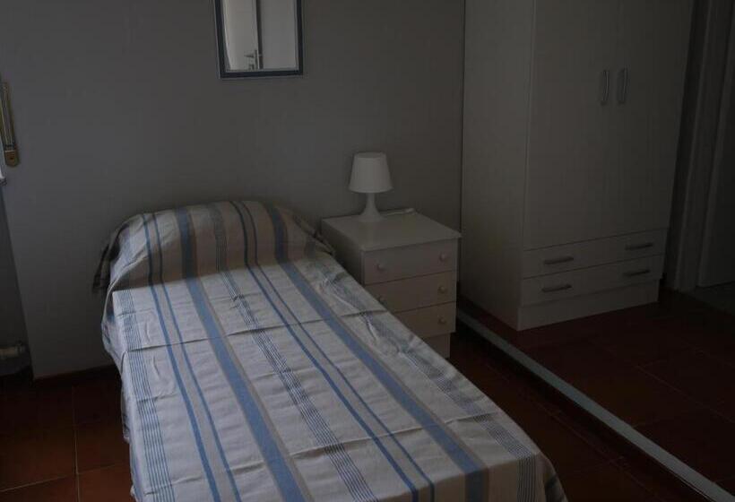 غرفة قياسية ثلاثية, Il Giardino Della Quercia