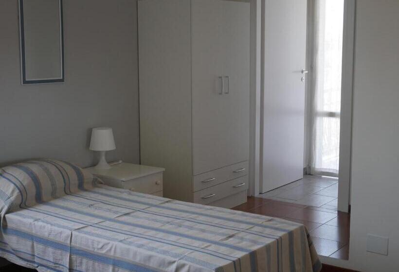 غرفة قياسية ثلاثية, Il Giardino Della Quercia