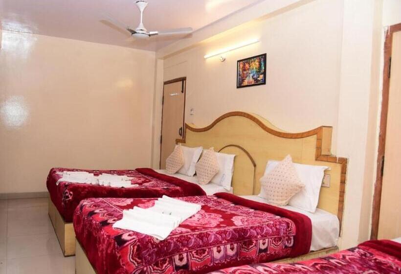 غرفة ديلوكس ثلاثية, Ajantha Palace