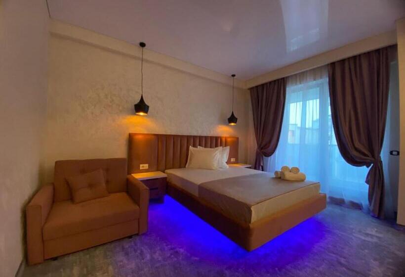 اتاق استاندارد سه تخته با بالکن, Kalya