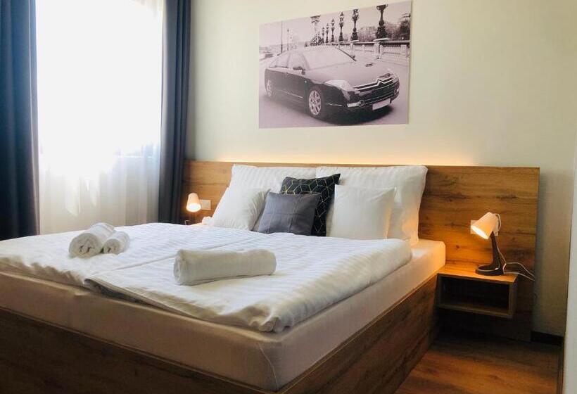 غرفة قياسية, Panzió Route 87